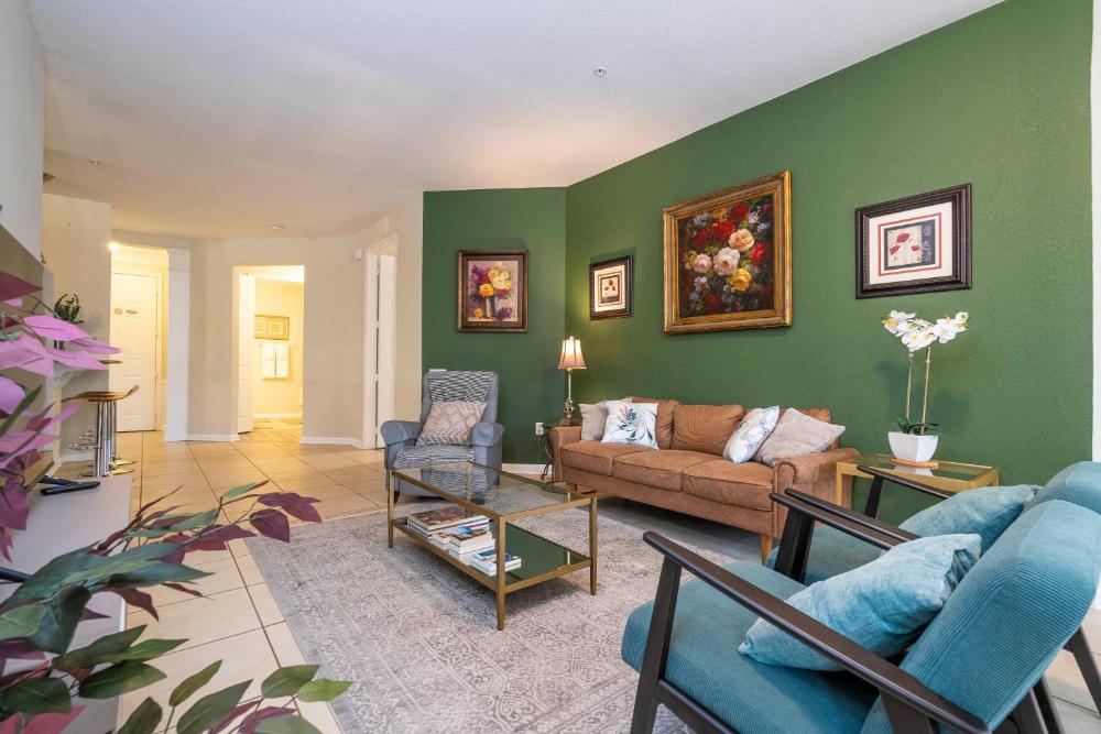 Renovated 4Br Condo 5min Conv Center